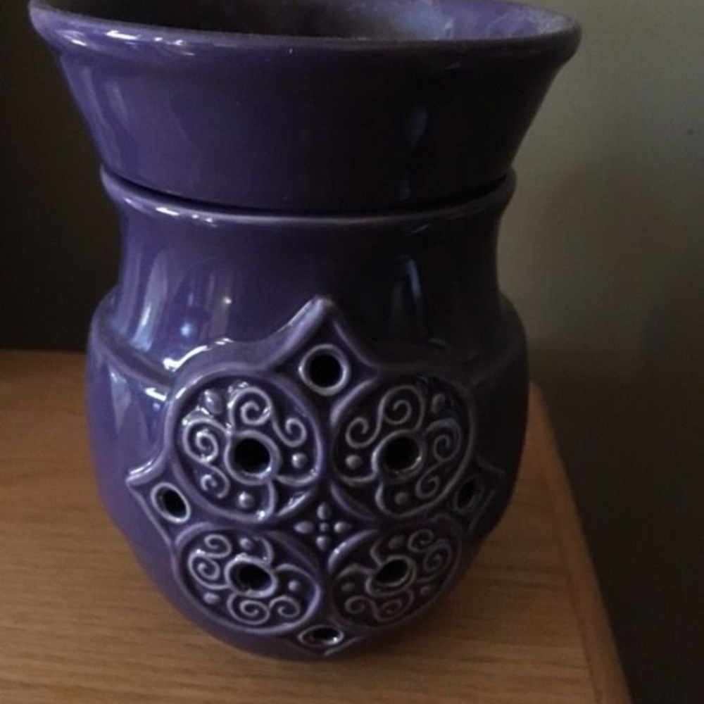 Candle wax diffuser with two lavender wax